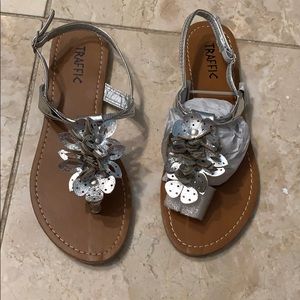 Traffic silver size 6 sandal